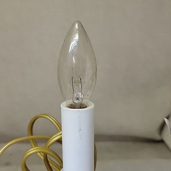 LOT OF 4 ELECTIC BRASS BASE 7” CANDELSTICKS WITH SWITCH AND BULBS. Set 2 - Picture 5 of 8